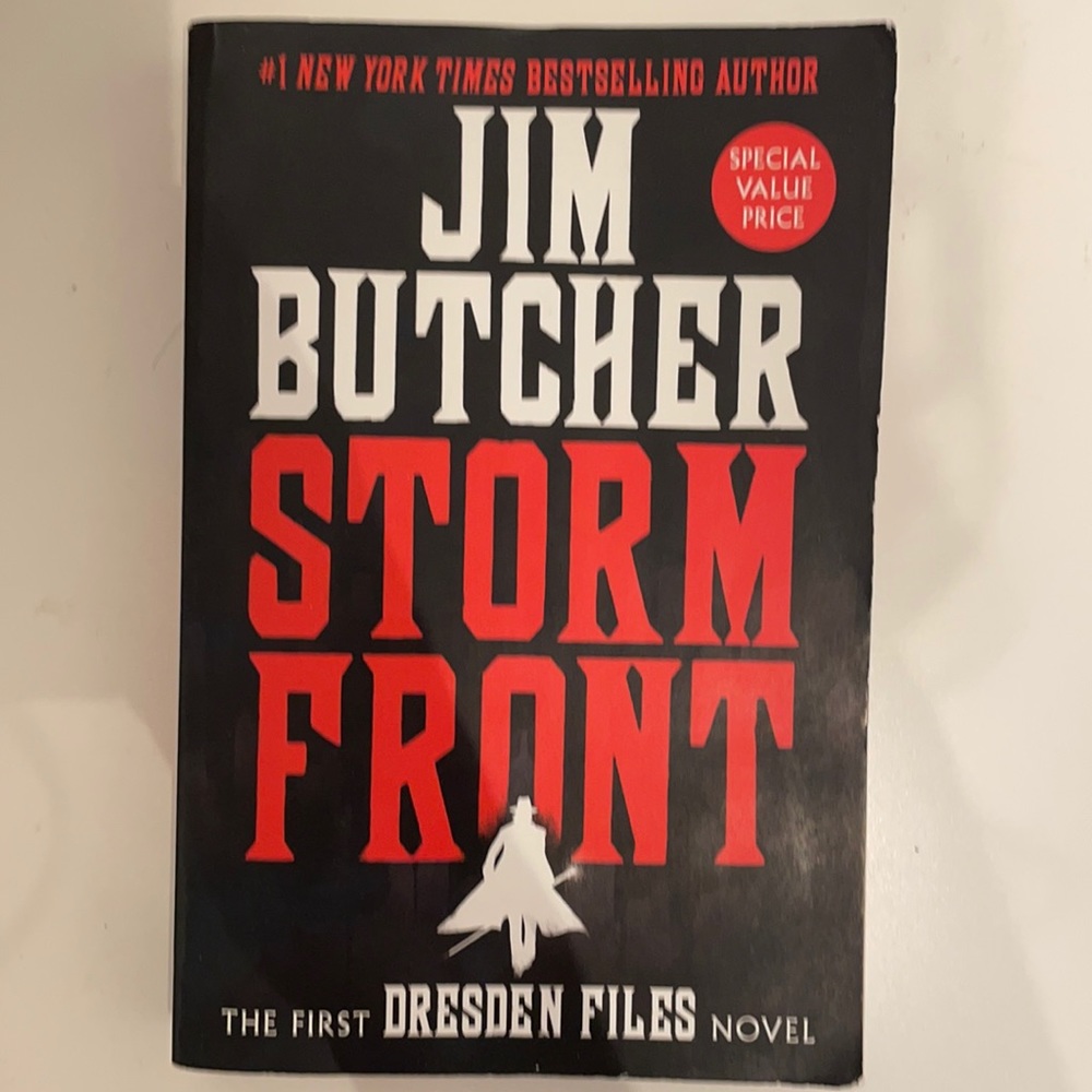 Fantasy - Storm Front by Jim Butcher - Paperback first Dresden Files Novel